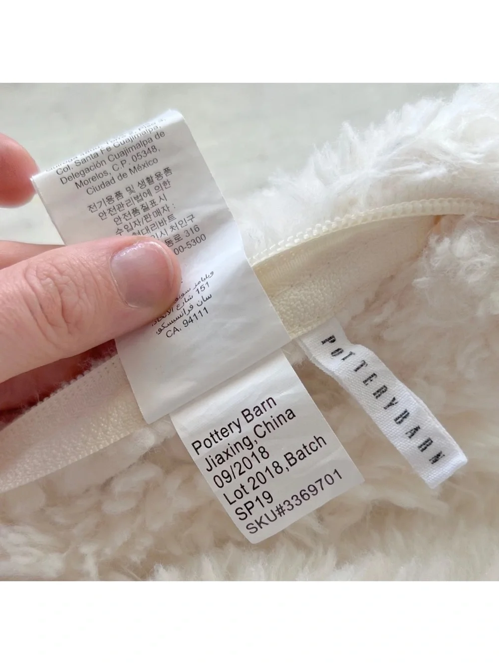 1 Pottery Barn FAUX FUR 16 x 26 LUMBAR Ivory White Throw PILLOW COVER Sheepskin